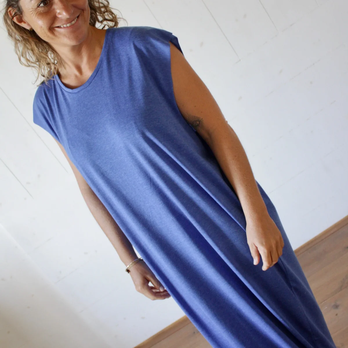 Robe longue plissée Femme I 3 Coloris – Image 2