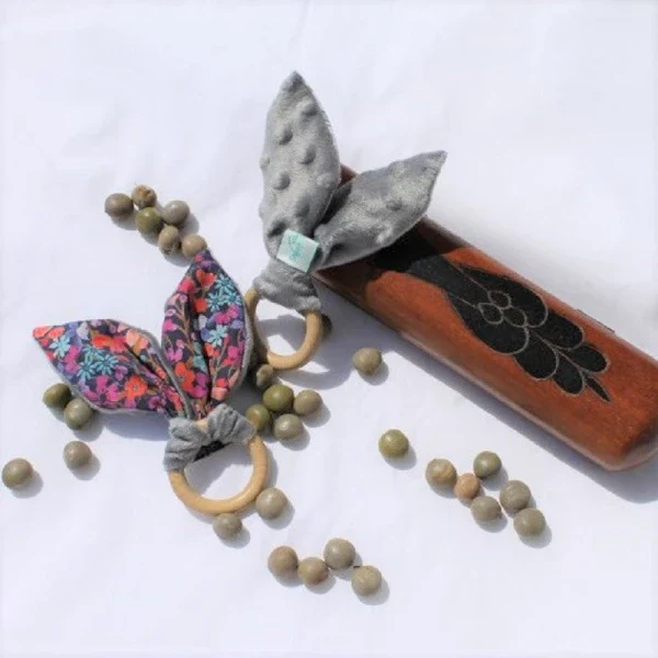 Anneau de dentition pour bébé en bois et en coton – Image 2