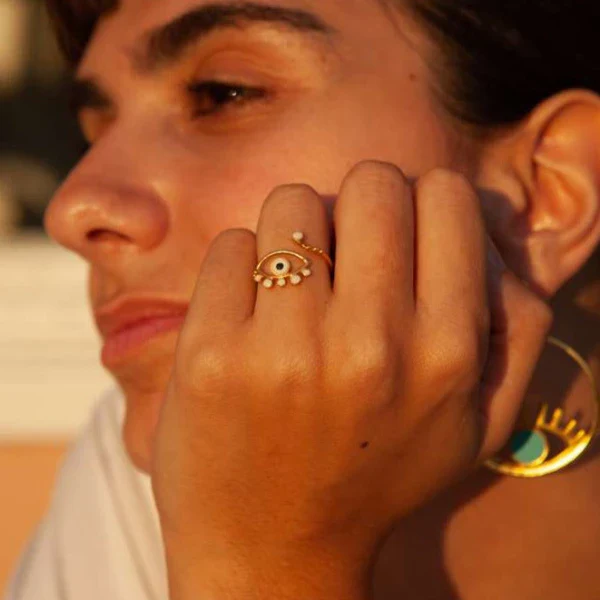 Bague dorée avec petit oeil – Image 3