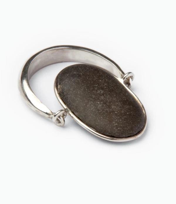 Grande bague en argent galet noir - Trouble – Image 3