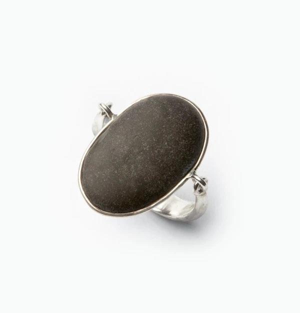 Grande bague en argent galet noir - Trouble – Image 2