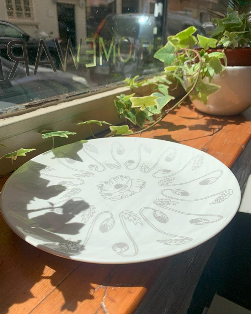 Petite assiette fleuris en porcelaine – Image 3