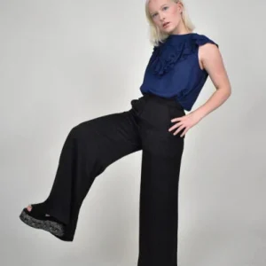 Pantalon fuseau noir en fibre de pétales de roses