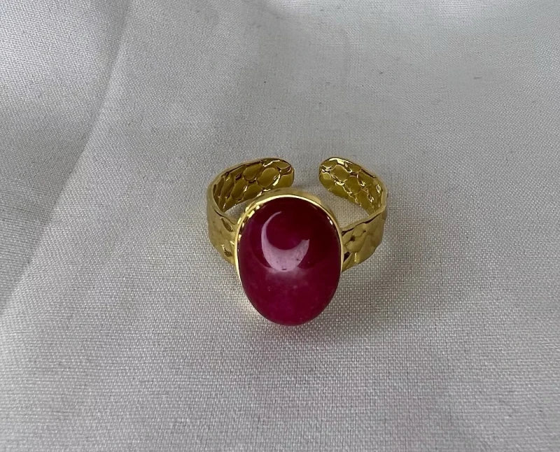 Bague doré en pierre de cristal rose - Mallory – Image 3