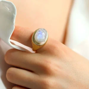Bague ovale Pierre de lune plaqué or - Antoinette