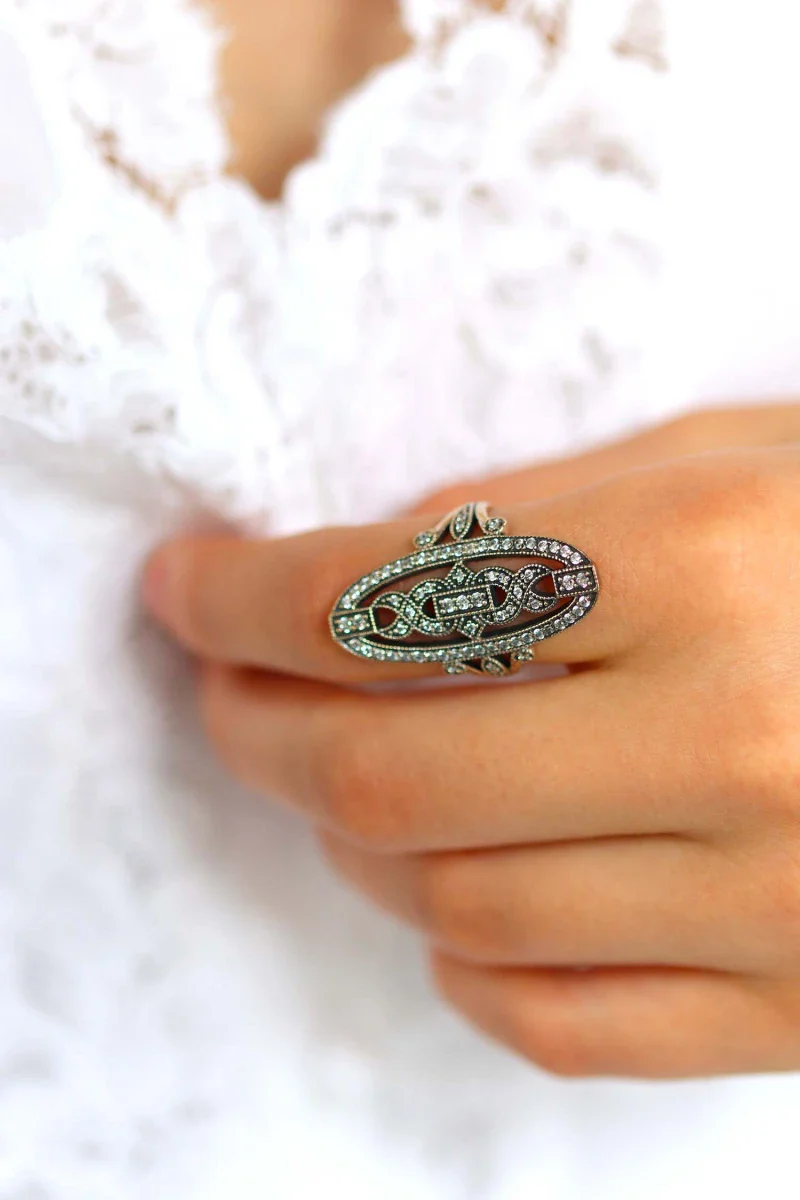 Bague en argent 925 oblongue ouvragée de millegrain I Hortense