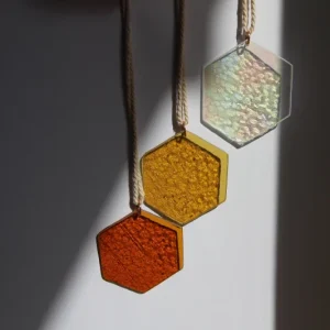 Attrape soleil fabriqué à la main en verre cathédrale et verre irisé