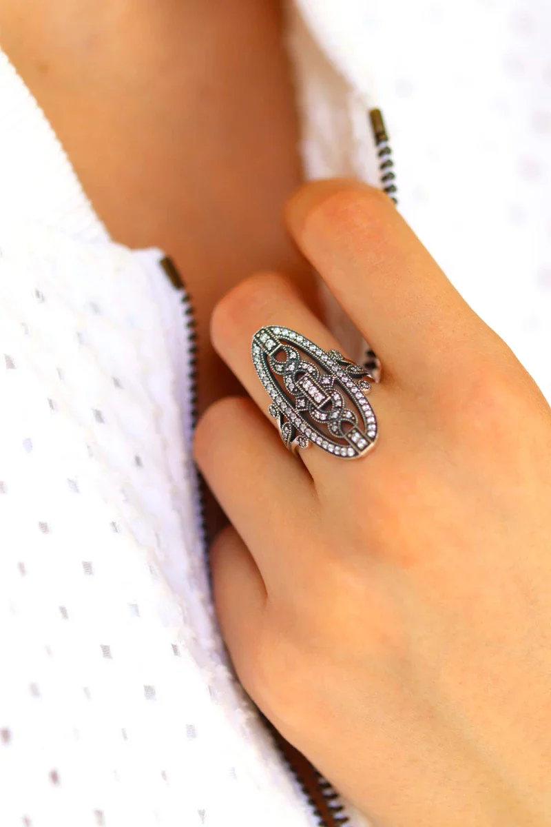 Bague en argent 925 oblongue ouvragée de millegrain I Hortense – Image 3