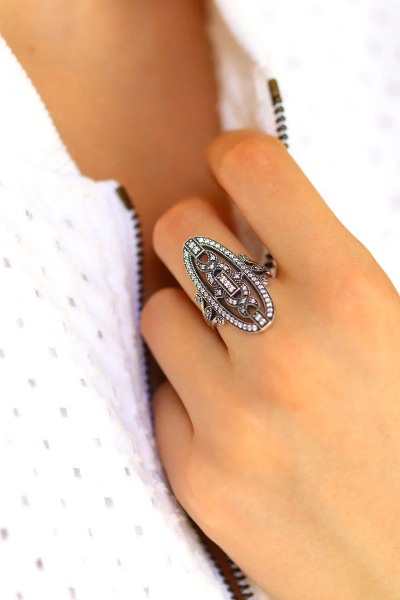 Bague en argent 925 oblongue ouvragée de millegrain I Hortense – Image 8