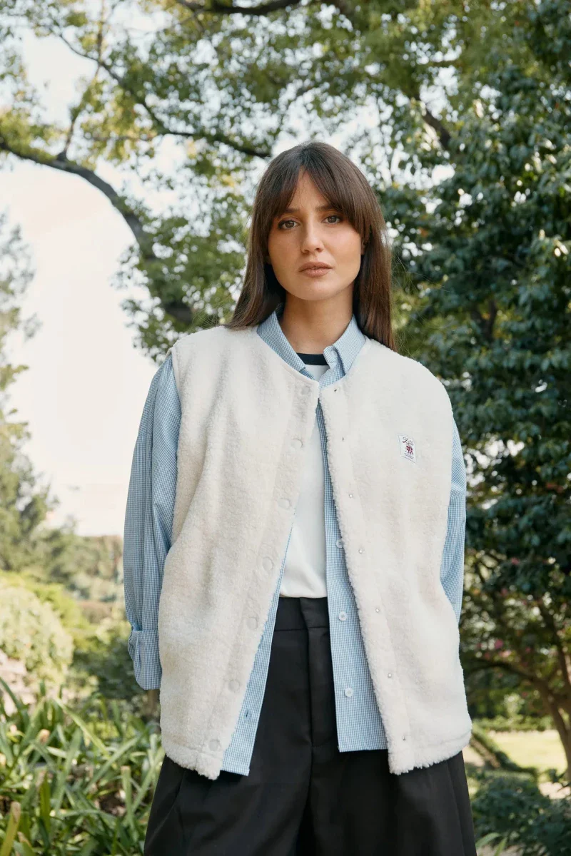 Veste polaire végane sans manche sherpa crème – Image 3