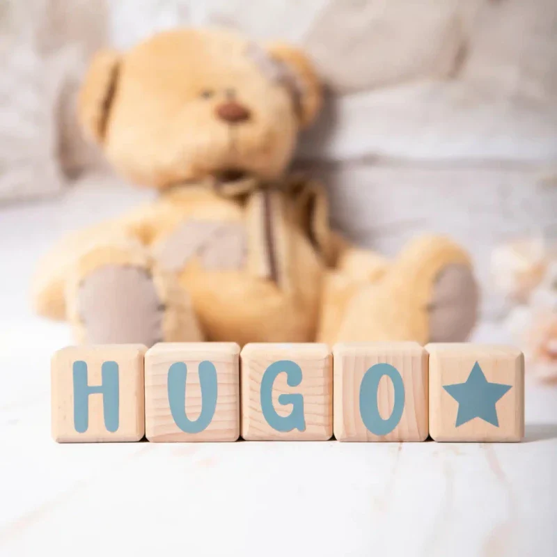 Alphacubes en bois lot de 5 de 5cm x 5cm avec 66 Stickers gris – Image 3