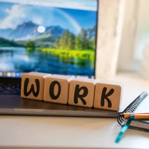 Alphacubes en bois lot de 4 de 5cm x 5cm avec 55 Stickers noirs