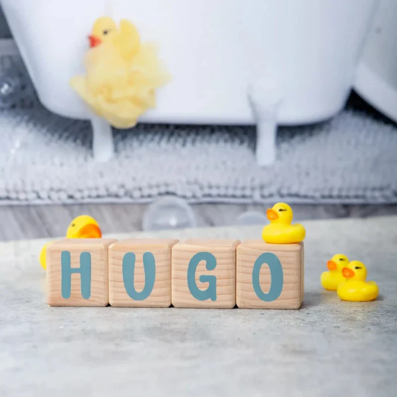 Alphacubes en bois lot de 4 Cubes de 5cm x 5cm avec 55 Stickers gris – Image 4