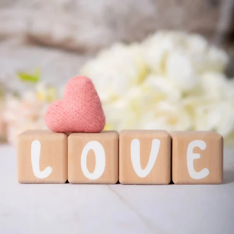 Alphacubes en bois lot de 4 de 5cm x 5cm avec 55 Stickers blancs – Image 2