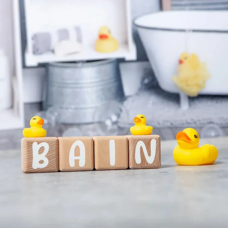 Alphacubes en bois lot de 4 de 5cm x 5cm avec 55 Stickers blancs – Image 6