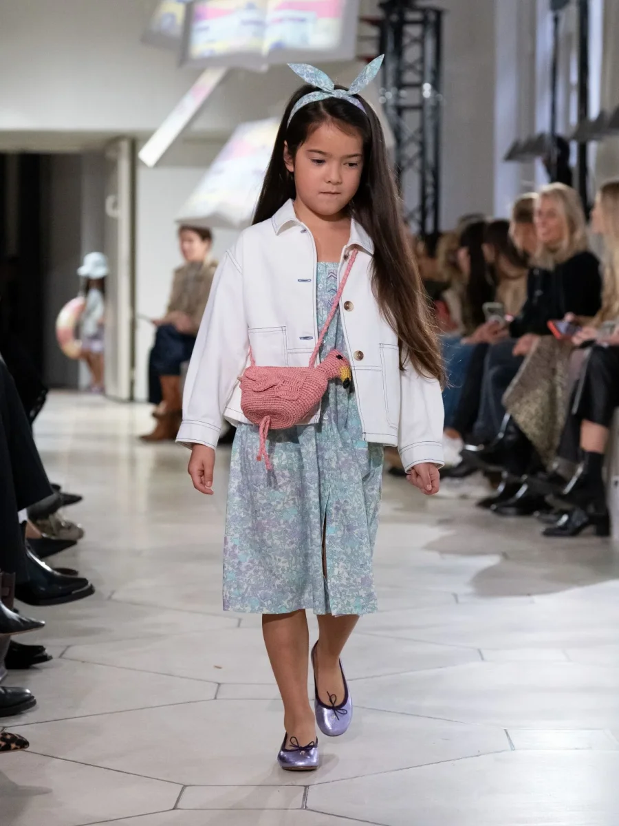 Veste en denim Larity avec surpiqûres contrastées en coton biologique – Image 6