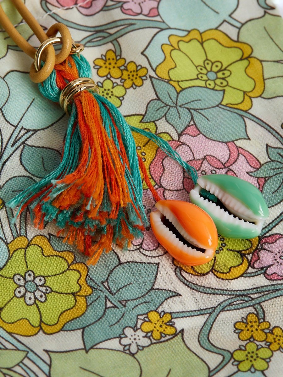 Bonpoint x Aurélie Biderman collier pompon 2 coquillages vert – Image 3