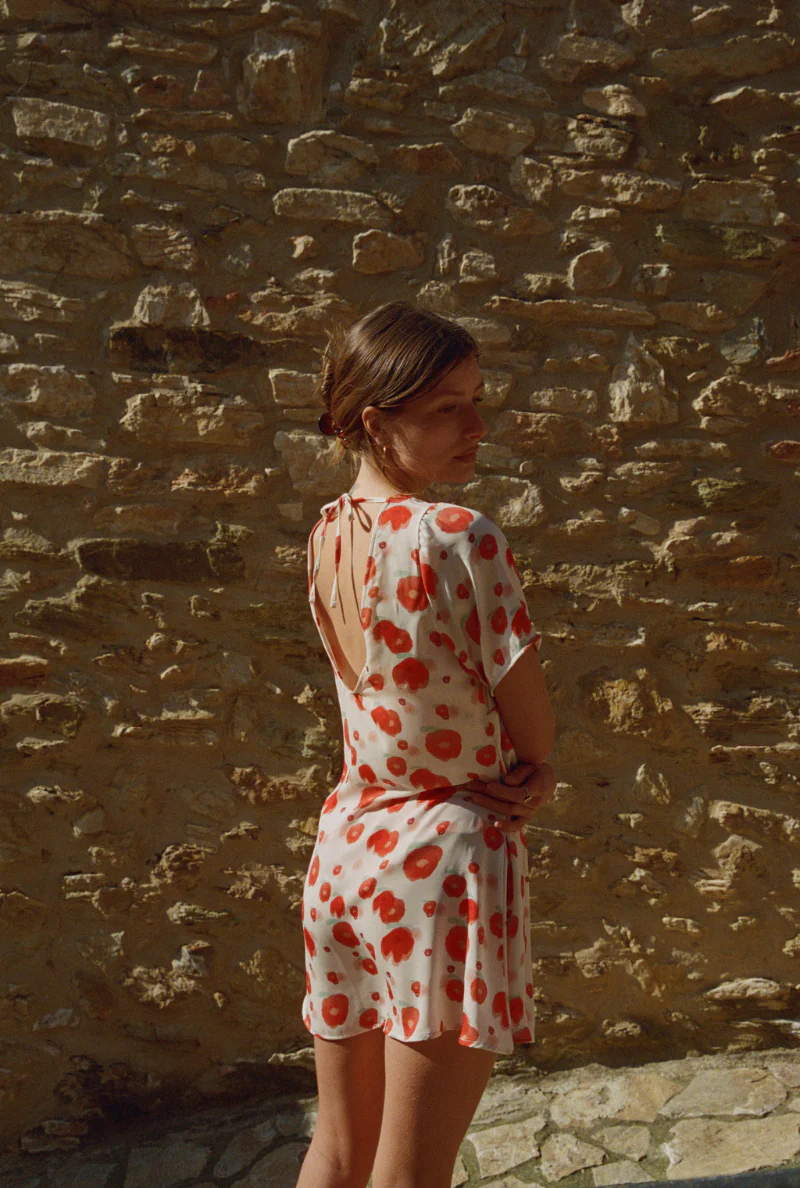 Robe courte Laura - Imprimé Fleurs rouges – Image 9