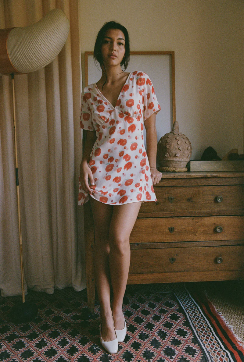 Robe courte Laura - Imprimé Fleurs rouges – Image 5