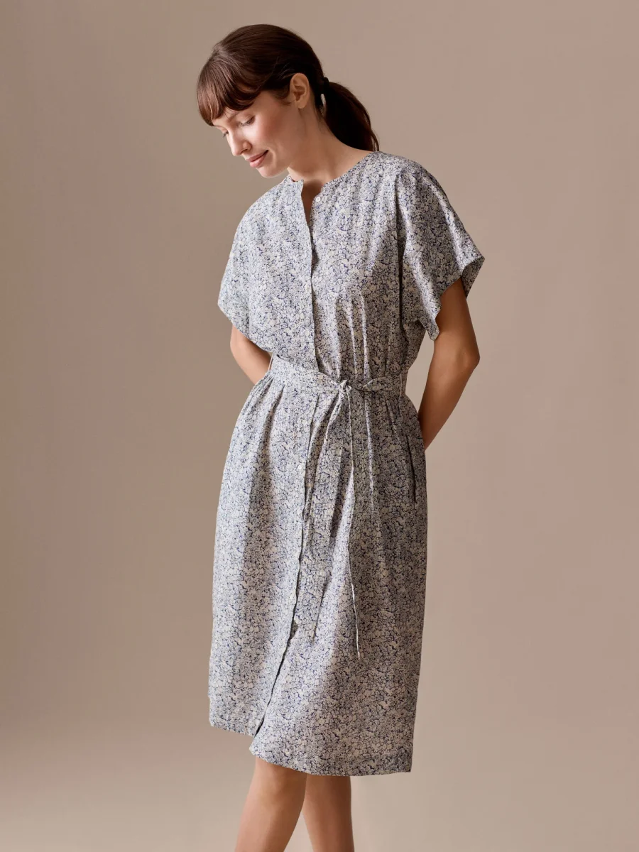 Robe Leira à fleurs bleues en tissu Liberty en coton biologique